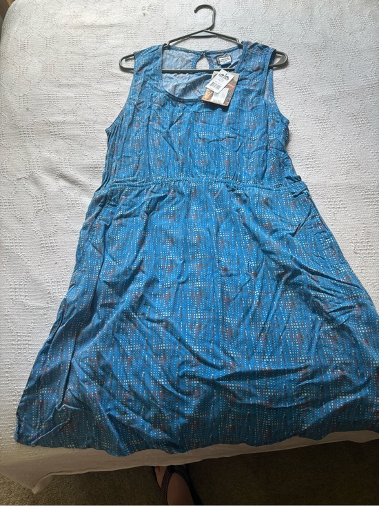 Kavu Dresses & Skirts - Kavu Blue Sleeveless Midi Dress with Subtle Dot Print